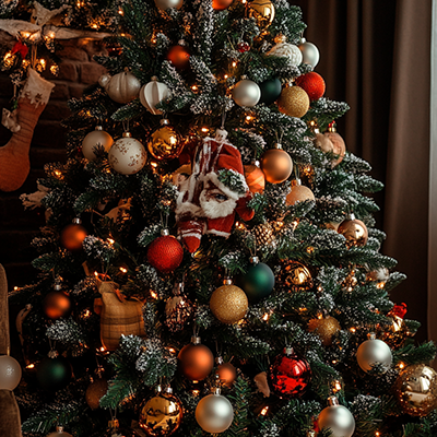 Horatium2023 Christmas Tree And Some Ornaments Close Up Night Fc35b547 65ea 4946 85b3 03d33fab2071 1